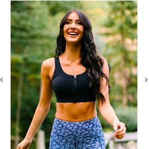 Zyia Black Front Zipper Access Bra